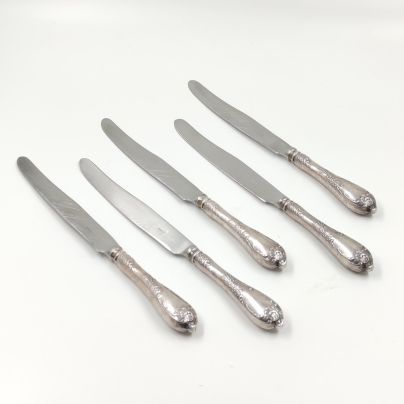 Набор из 5-ти столовых ножей с растительным декором, мНЦ (медь-никель-цинк), нержавеющая сталь, Вольнянский завод столовых приборов им. Шевченко (ЗiШ, ЗиШ), СССР, 1970-1990 гг.