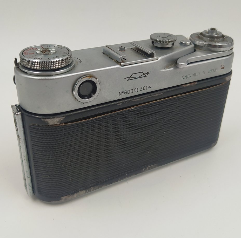 Фотоаппарат "Зоркий-6" с объективом "Индустар-50" в оригинальном кофре, Красногорский механический завод (КМЗ)