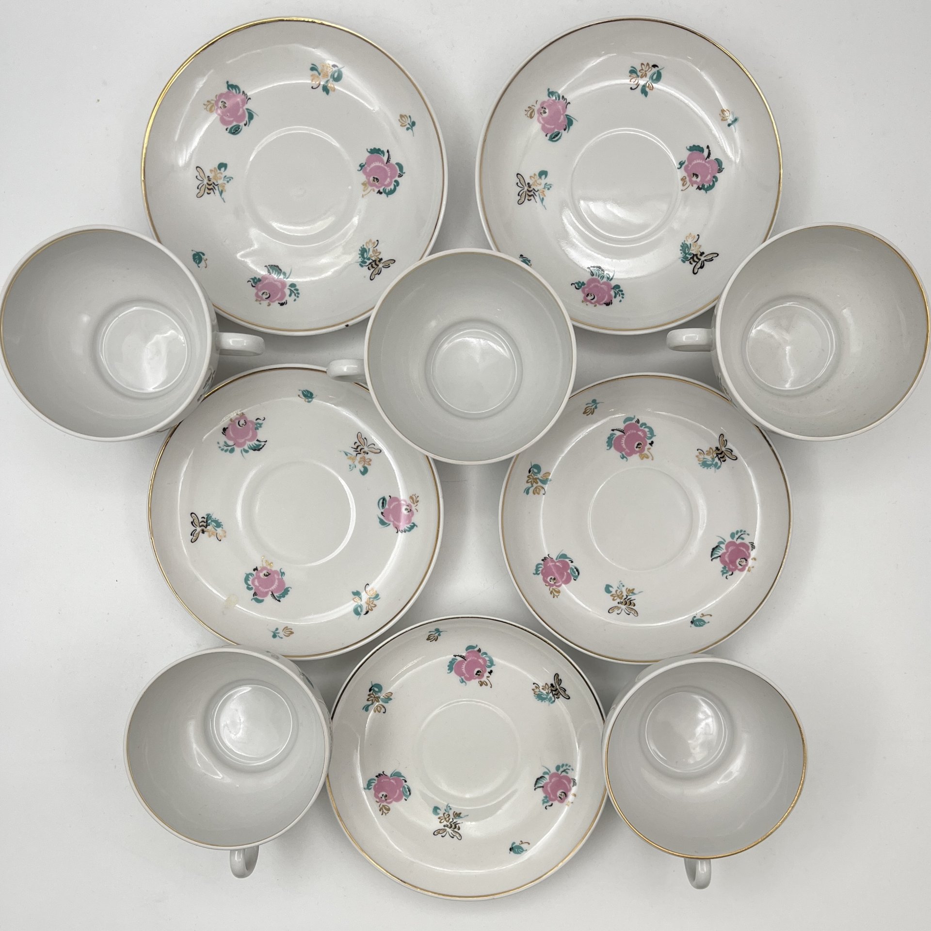 Сервиз чайный "Золотая пчелка" на 5 персон (19 предметов), автор рисунка Фирсова Е.Г., автор формы "Ангара" Яковлева С.Е.