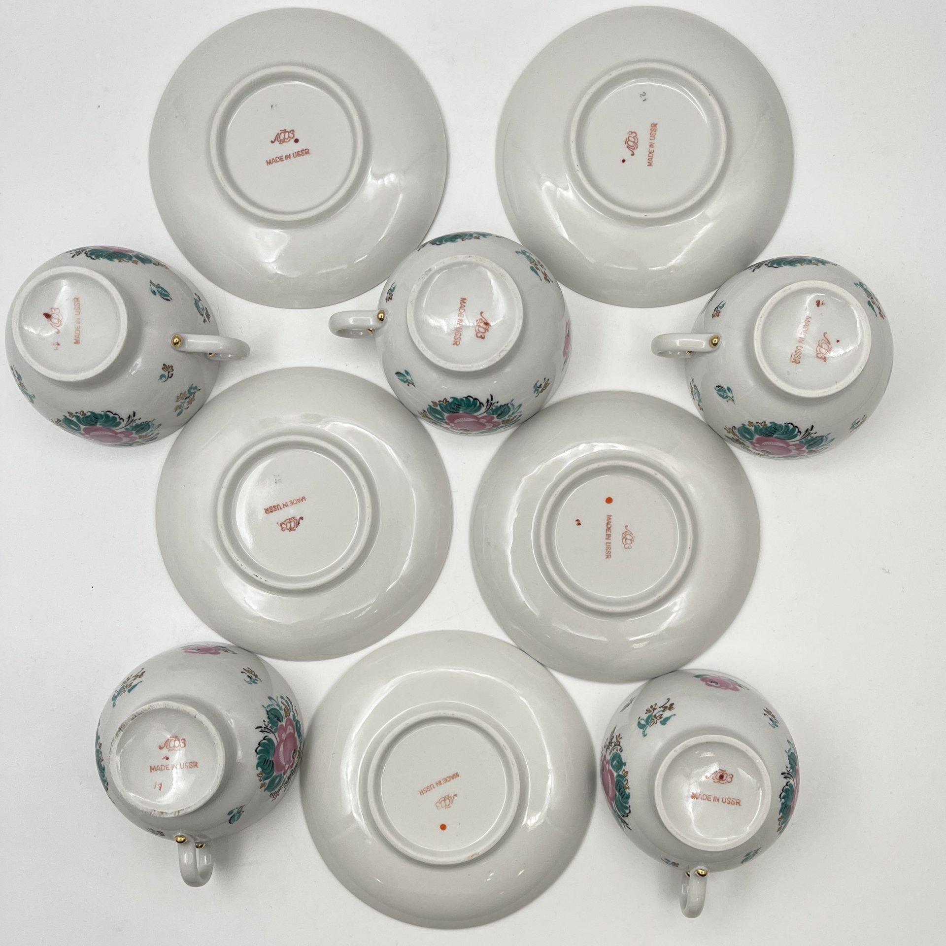 Сервиз чайный "Золотая пчелка" на 5 персон (19 предметов), автор рисунка Фирсова Е.Г., автор формы "Ангара" Яковлева С.Е.