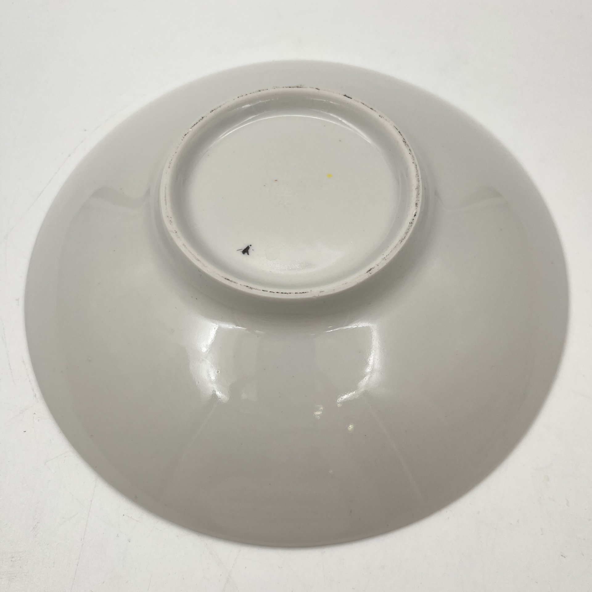 Сервиз чайный "Золотая пчелка" на 5 персон (19 предметов), автор рисунка Фирсова Е.Г., автор формы "Ангара" Яковлева С.Е.