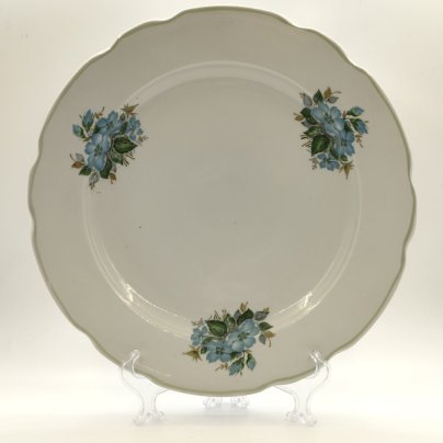 Большое сервировочное блюдо круглой формы с цветочным декором