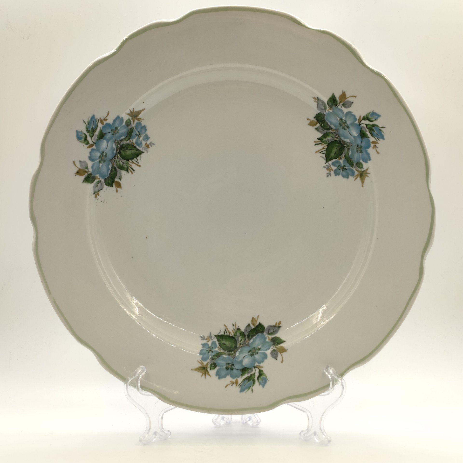 Большое сервировочное блюдо круглой формы с цветочным декором