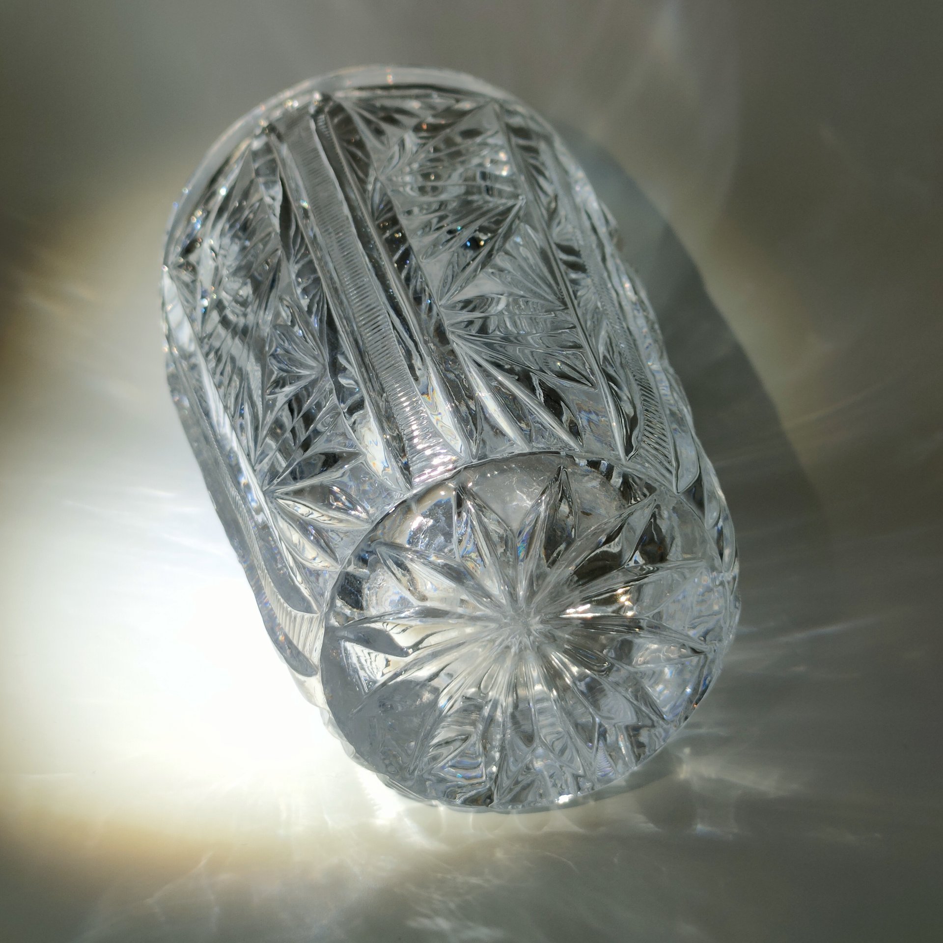 Небольшая ваза для цветов с рельефным растительным декором, хрусталь, СССР, 1970-1990 гг.