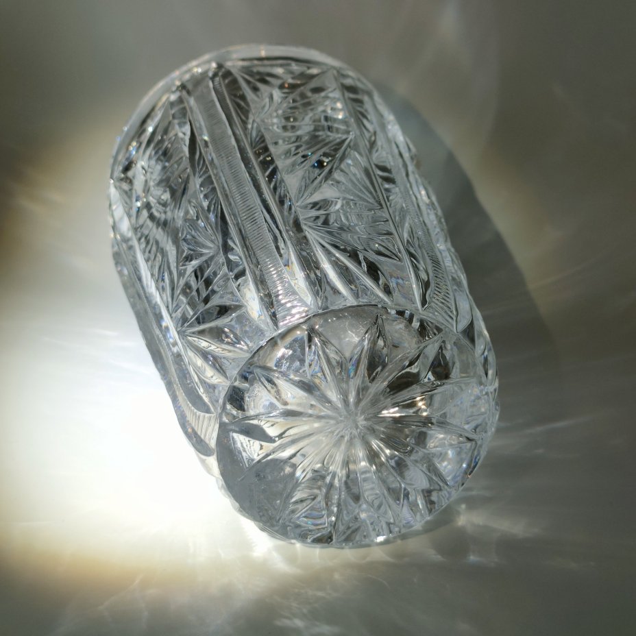 Небольшая ваза для цветов с рельефным растительным декором, хрусталь, СССР, 1970-1990 гг.