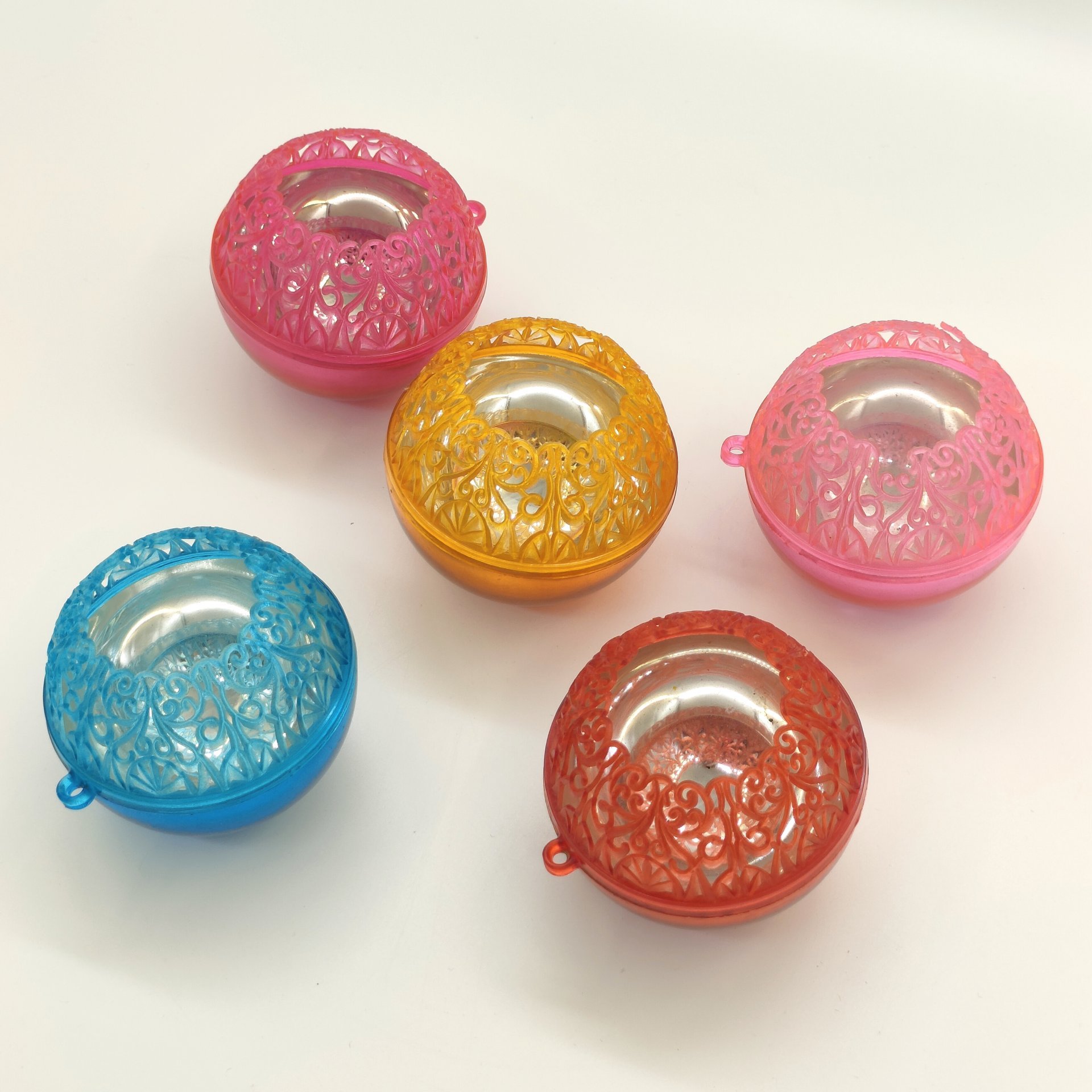 Набор из 5-ти ёлочных шаров с ажурным декором