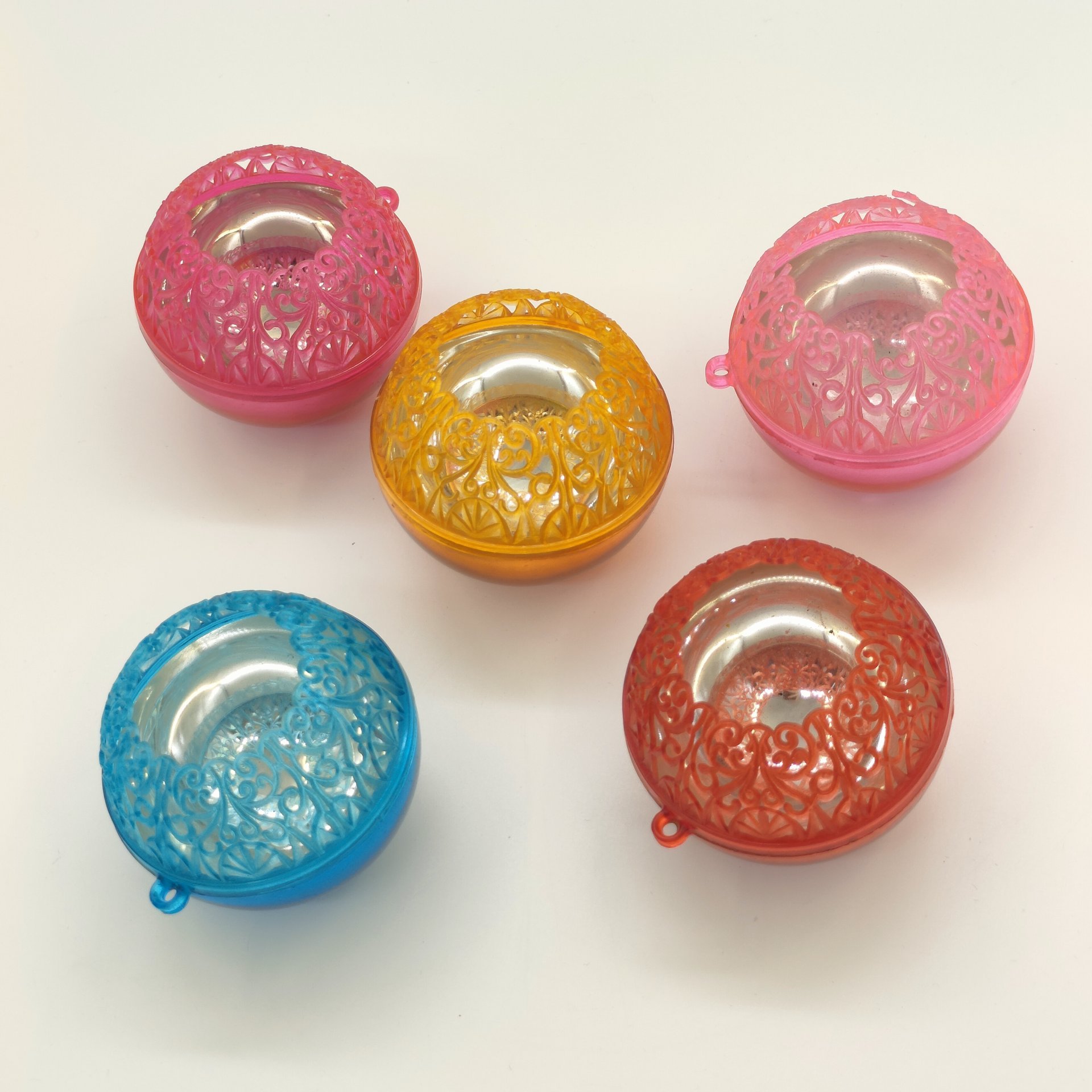 Набор из 5-ти ёлочных шаров с ажурным декором