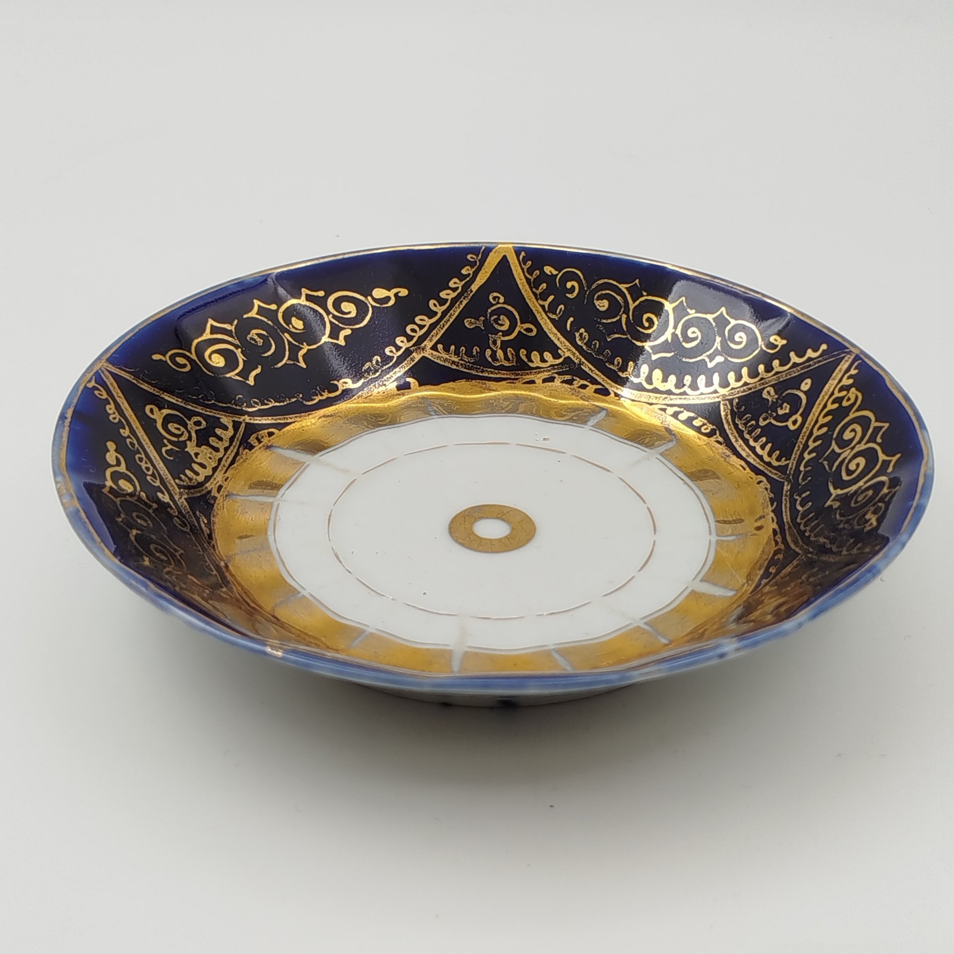 Блюдце глубокое с орнаментальным декором