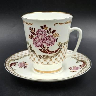 Пара кофейная с декором в виде свадебных колец, букетов и ажурного орнамента, фарфор, деколь, золочение, Ленинградский фарфоровый завод (ЛФЗ), СССР, 1970-1992 гг.