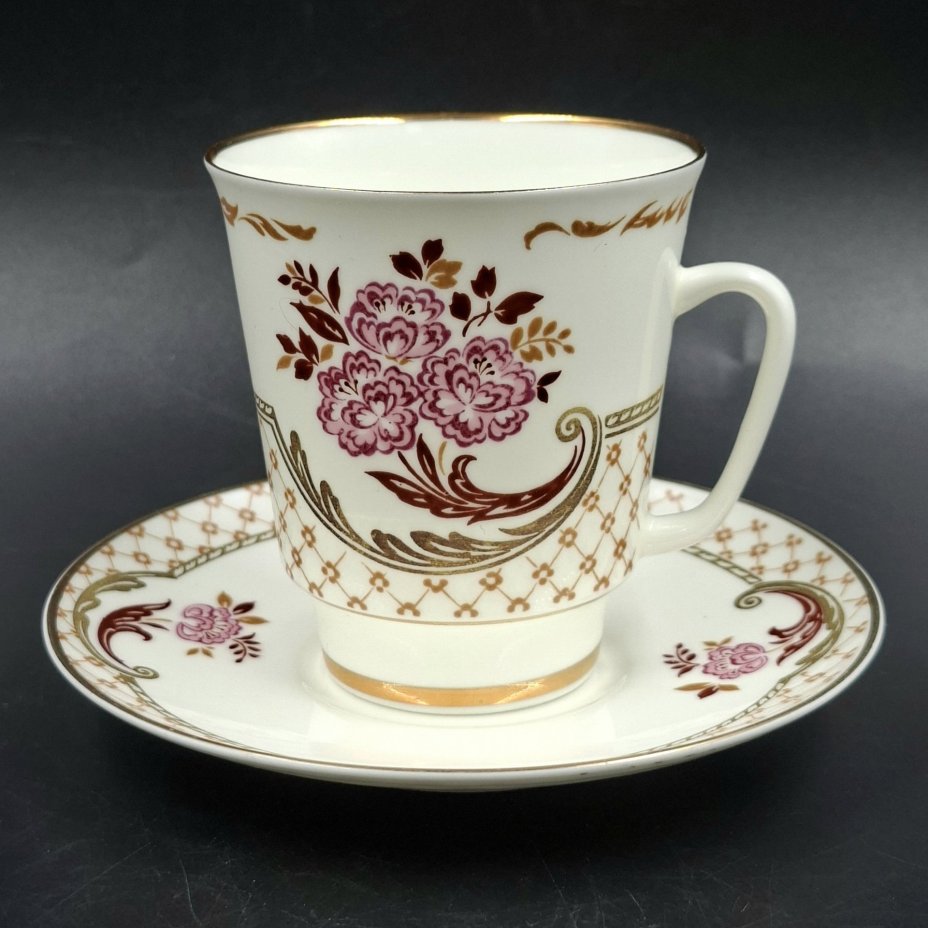 Пара кофейная с декором в виде свадебных колец, букетов и ажурного орнамента, фарфор, деколь, золочение, Ленинградский фарфоровый завод (ЛФЗ), СССР, 1970-1992 гг.