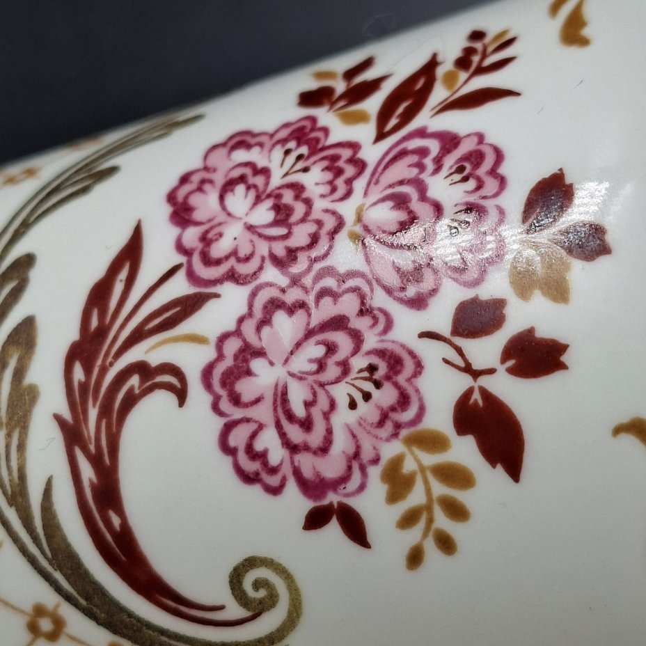 Пара кофейная с декором в виде свадебных колец, букетов и ажурного орнамента, фарфор, деколь, золочение, Ленинградский фарфоровый завод (ЛФЗ), СССР, 1970-1992 гг.