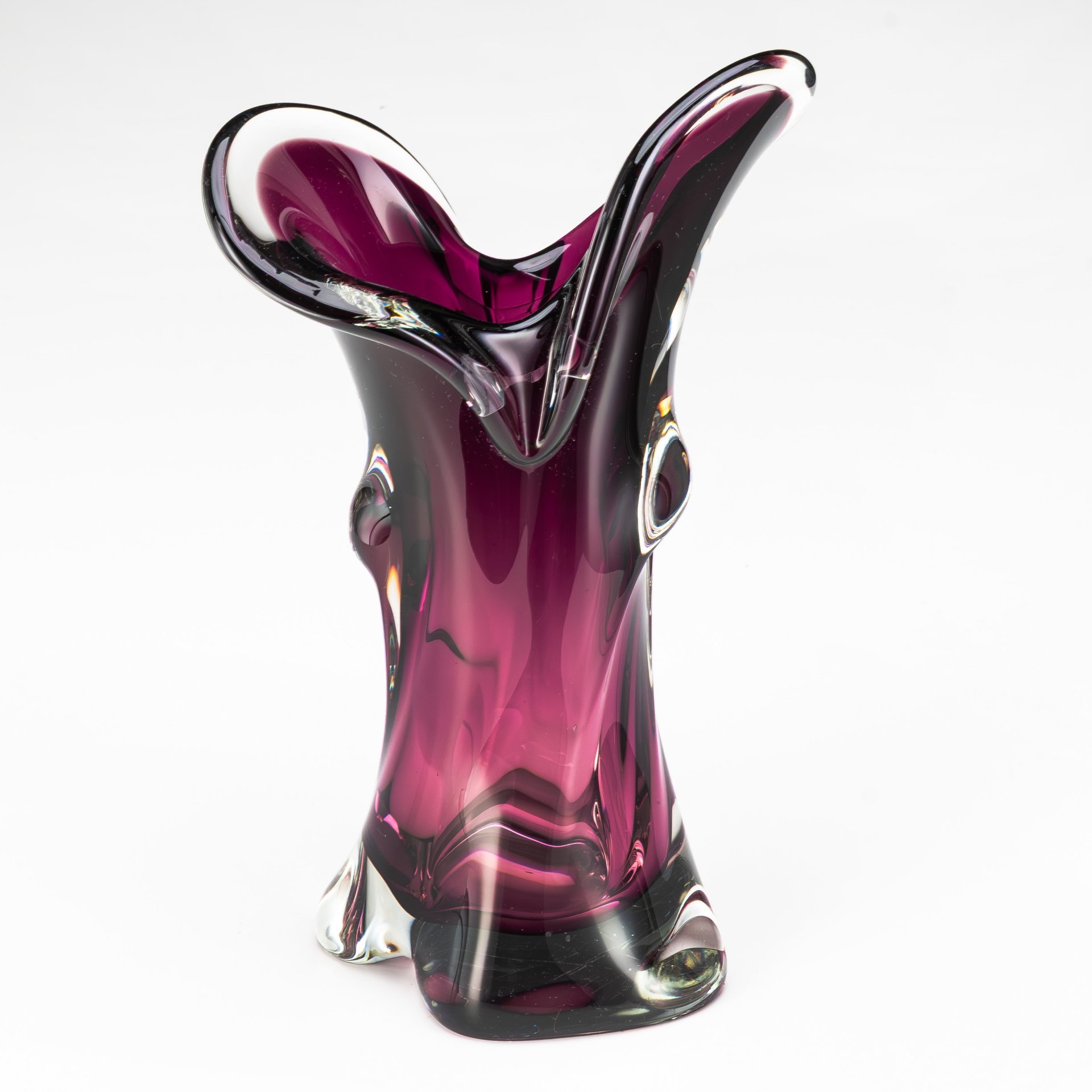 Ваза фиолетового оттенка