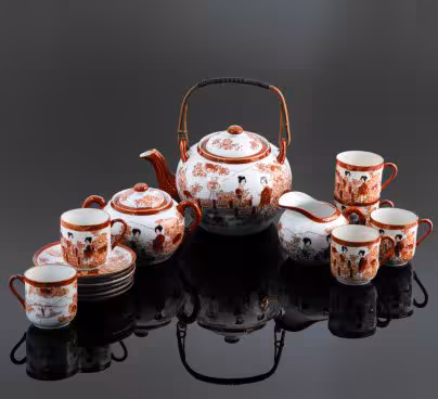 Сервиз кофейный, декорированный жанровыми сценками, (15 предметов), мастерские Арита, период Тайсё