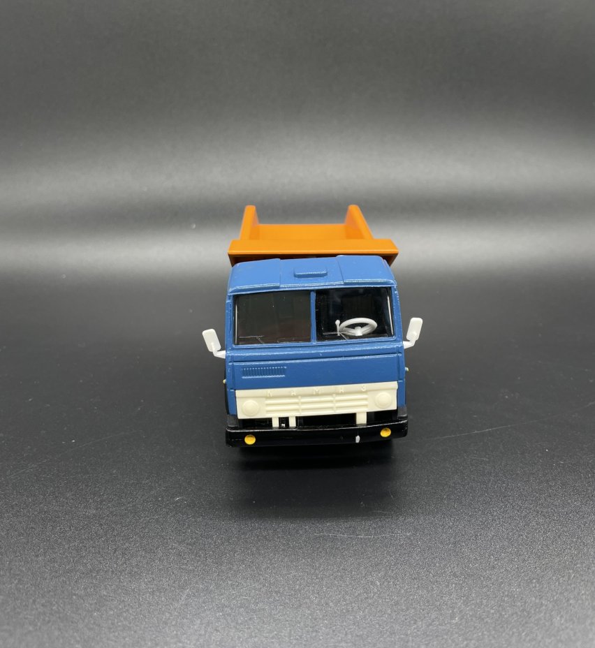 Модель автомобиля в масштабе 1:43 "КАМАЗ - 5511"