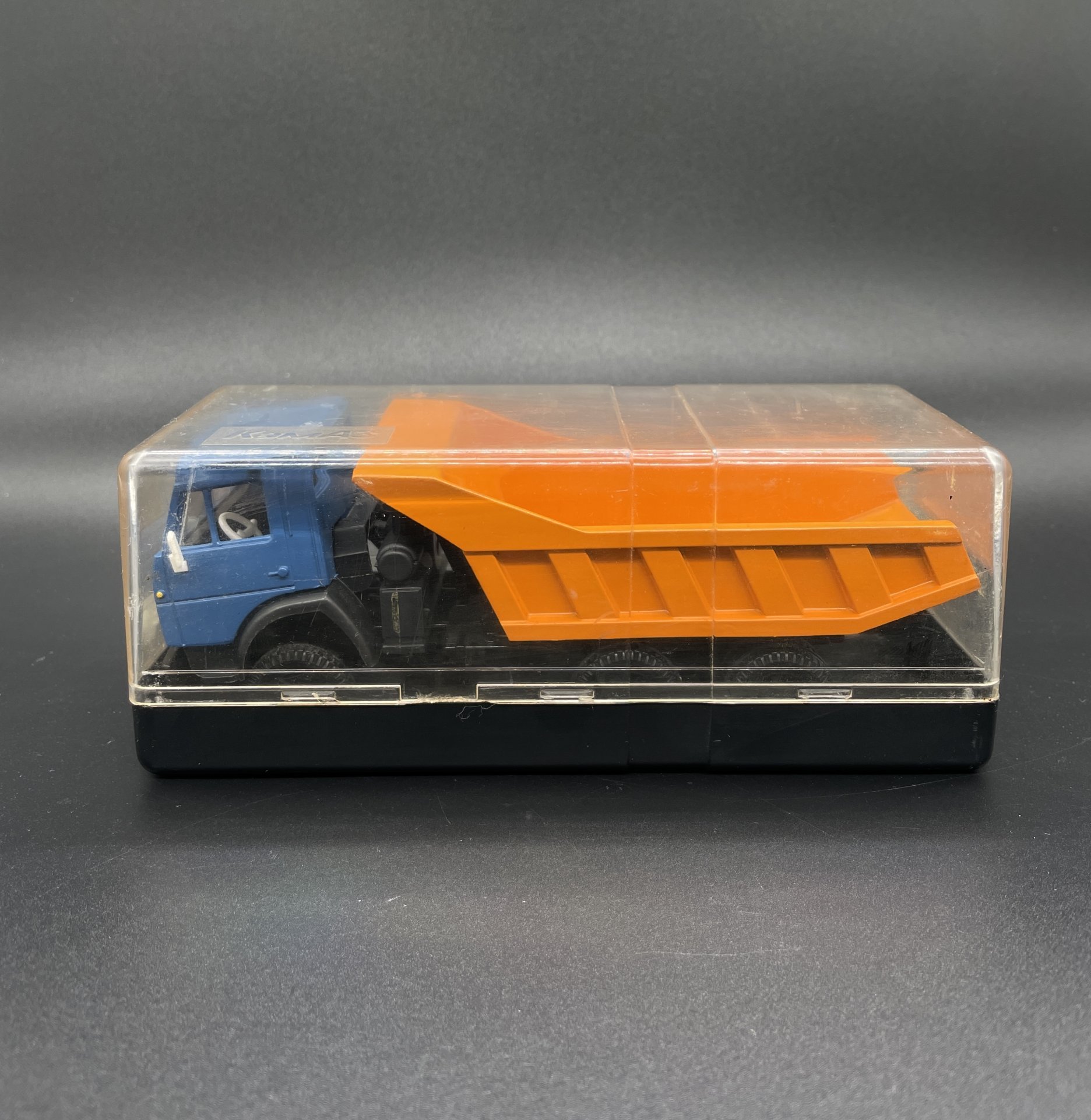 Модель автомобиля в масштабе 1:43 "КАМАЗ - 5511"