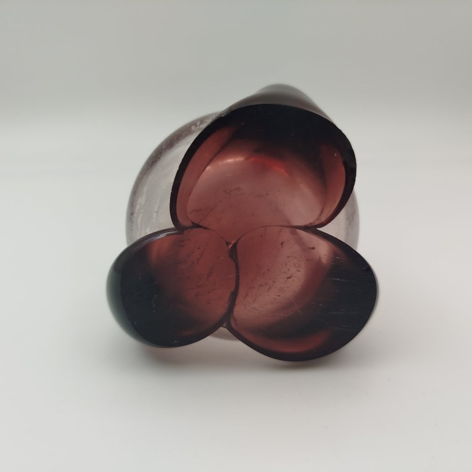 Ваза «Волна» марганцевого цвета, стекло, Ленинградский стекольный комбинат «Победа» (Колпино), СССР, 1970-1990 гг.