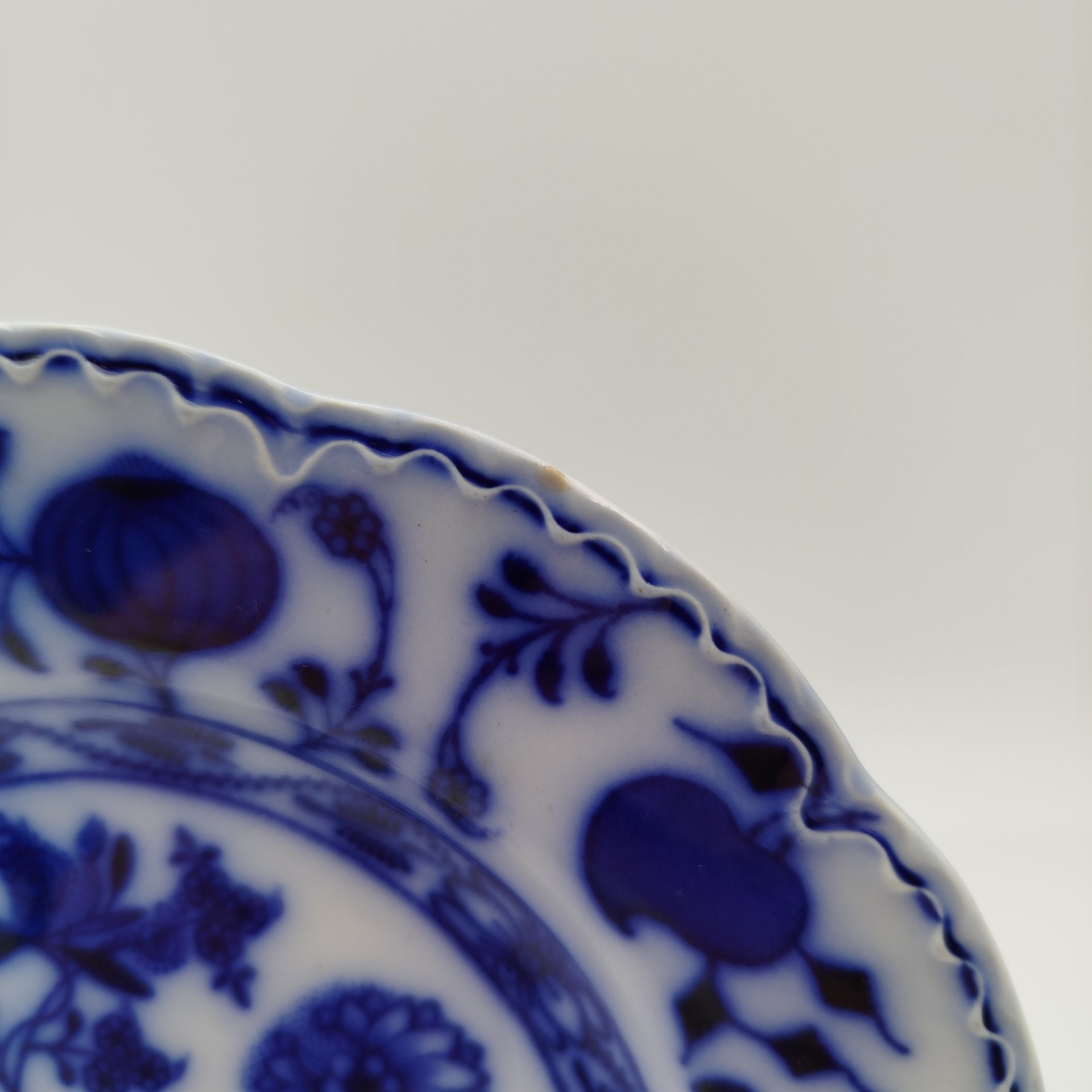 Тарелка пирожковая с декором «Луковый узор», фаянс, деколь, Johnson Brothers, Великобритания, 1880-1913 гг.