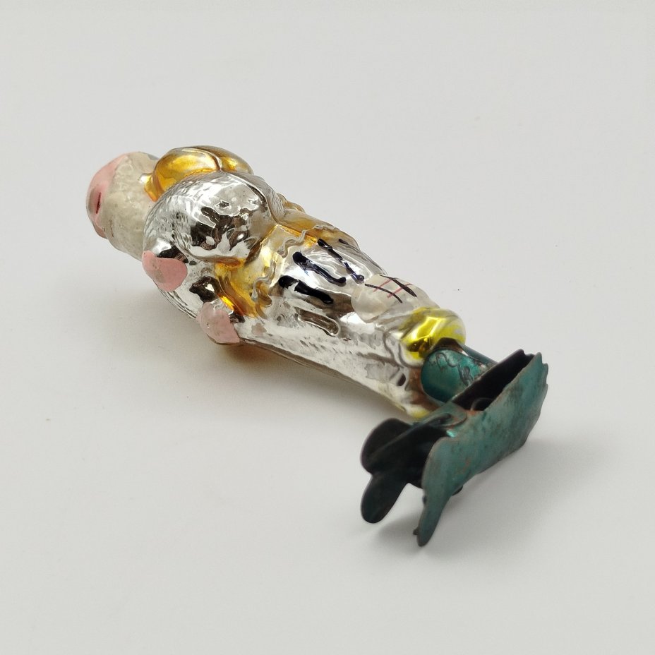 Ёлочная игрушка "Старик" из серии "Сказка о золотой рыбке" на прищепке, стекло, металл, роспись, Завод стеклянных ёлочных украшений и оптических изделий, г. Москва, СССР, 1950-1960 гг.