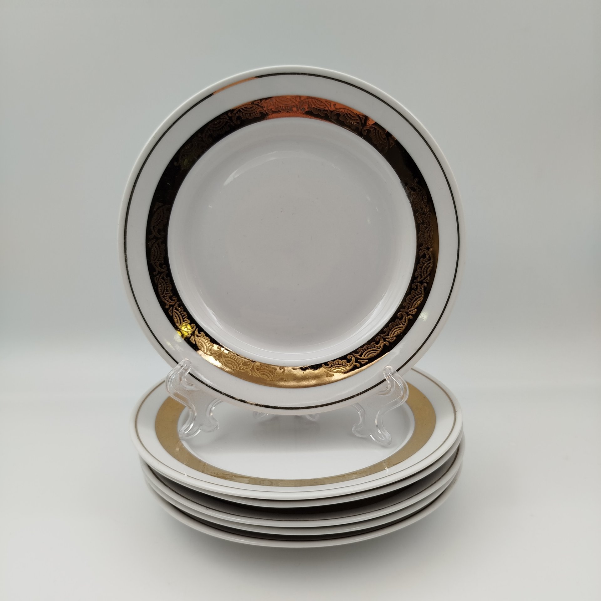 Комплект из 6-ти пирожковых тарелок, украшенных растительным орнаментом, фарфор, золочение, Дмитровский фарфоровый завод (ДФЗ Вербилки), СССР, 1965-1990 гг.