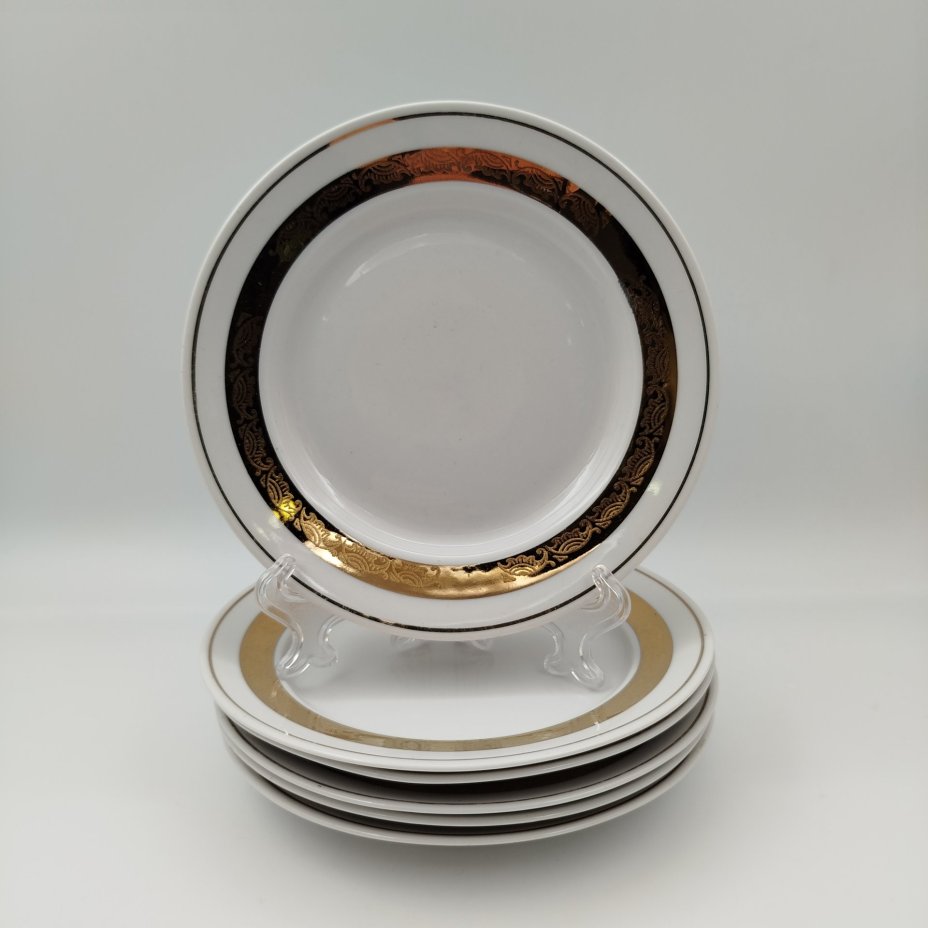 Комплект из 6-ти пирожковых тарелок, украшенных растительным орнаментом, фарфор, золочение, Дмитровский фарфоровый завод (ДФЗ Вербилки), СССР, 1965-1990 гг.