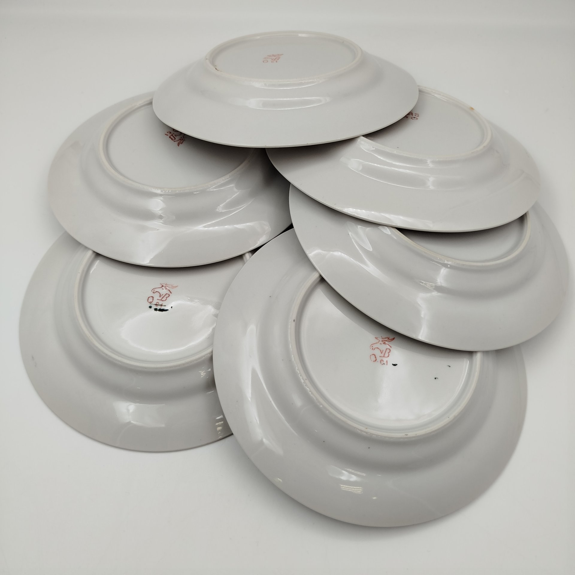 Комплект из 6-ти пирожковых тарелок, украшенных растительным орнаментом, фарфор, золочение, Дмитровский фарфоровый завод (ДФЗ Вербилки), СССР, 1965-1990 гг.