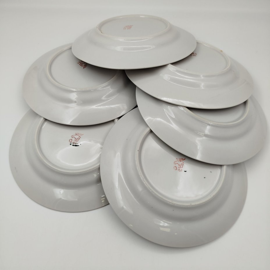 Комплект из 6-ти пирожковых тарелок, украшенных растительным орнаментом, фарфор, золочение, Дмитровский фарфоровый завод (ДФЗ Вербилки), СССР, 1965-1990 гг.