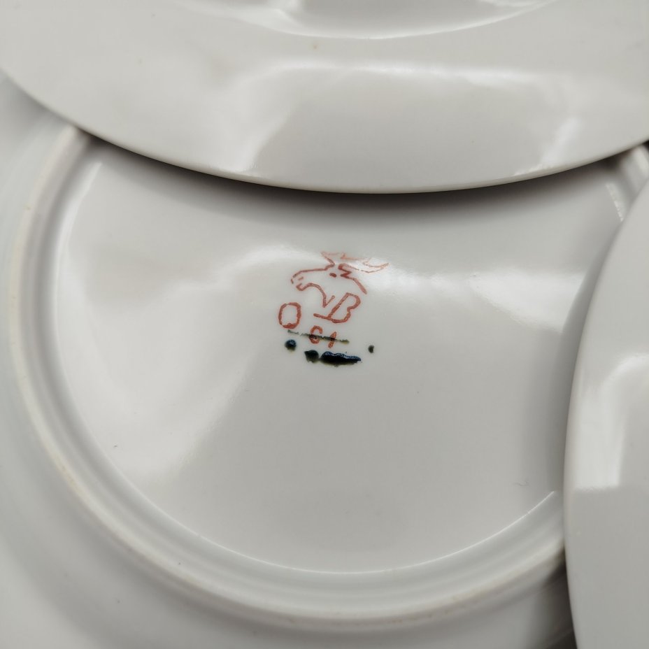 Комплект из 6-ти пирожковых тарелок, украшенных растительным орнаментом, фарфор, золочение, Дмитровский фарфоровый завод (ДФЗ Вербилки), СССР, 1965-1990 гг.