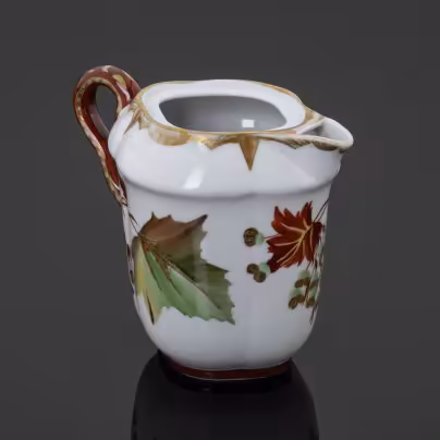 Молочник из сервиза "Осенний" ("Кленовые листья"), автор формы Яковлева С.Е., автор композиции Кобылецкая З.В., Ленинградский фарфоровый завод (ЛФЗ)