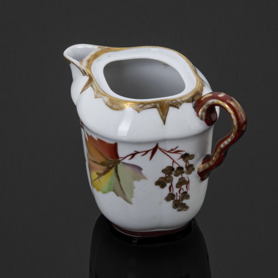 Молочник из сервиза "Осенний" ("Кленовые листья"), автор формы Яковлева С.Е., автор композиции Кобылецкая З.В., Ленинградский фарфоровый завод (ЛФЗ)