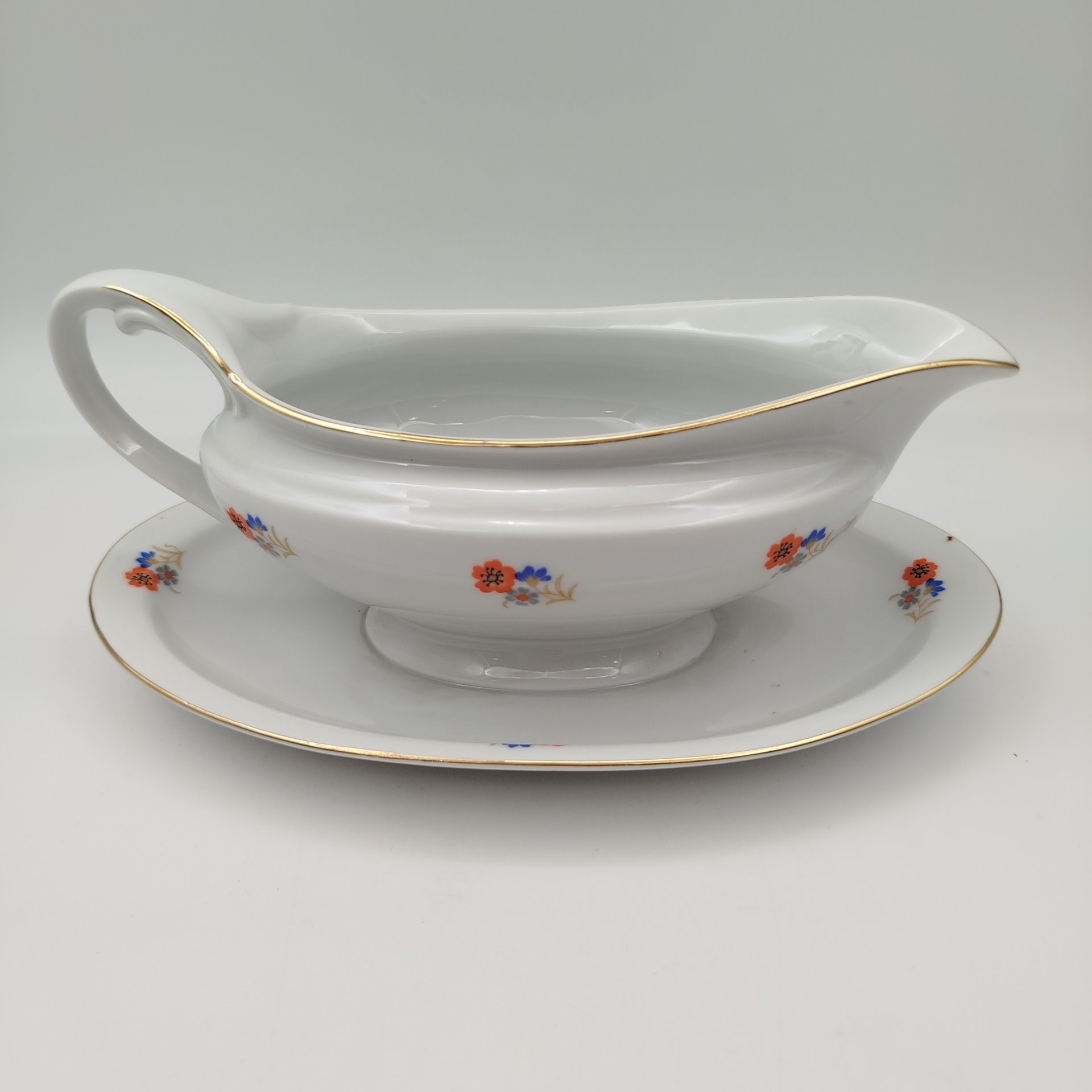 Соусник вытянутой формы, украшенный цветочным декором, фарфор, деколь, золочение, Bavaria Porzellan, Германия, 1950-1980 гг.