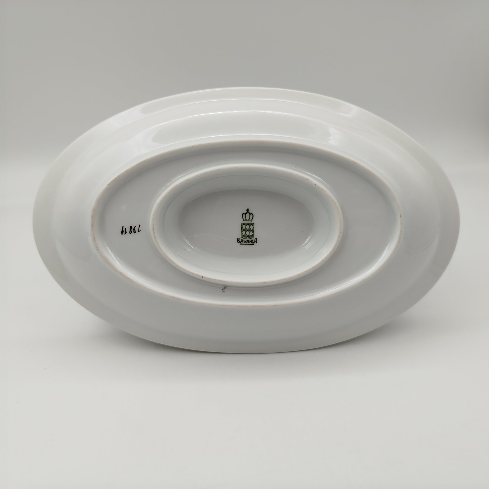 Соусник вытянутой формы, украшенный цветочным декором, фарфор, деколь, золочение, Bavaria Porzellan, Германия, 1950-1980 гг.