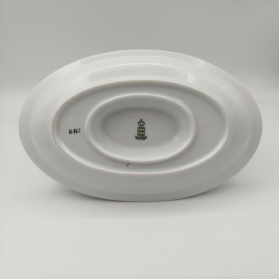 Соусник вытянутой формы, украшенный цветочным декором, фарфор, деколь, золочение, Bavaria Porzellan, Германия, 1950-1980 гг.