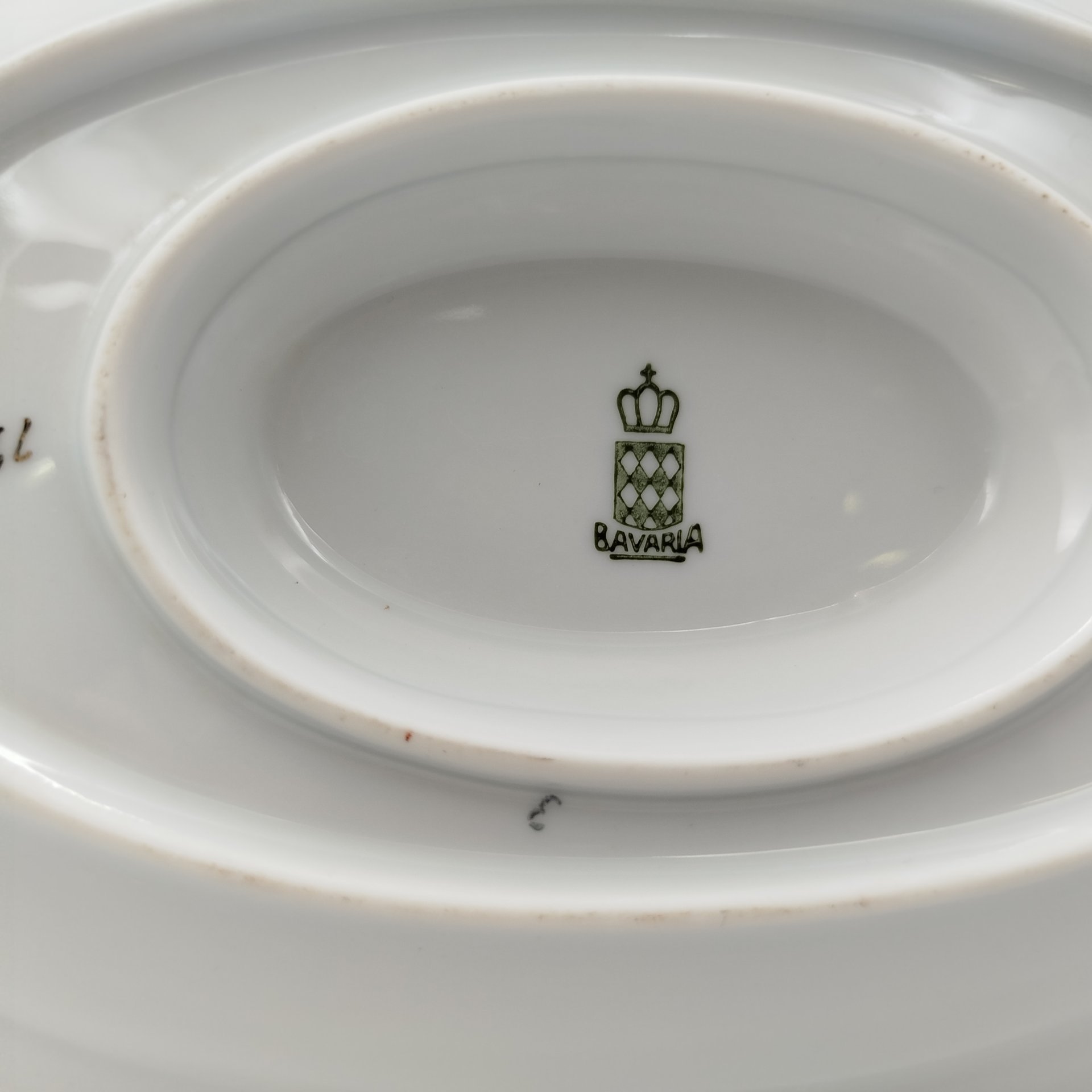 Соусник вытянутой формы, украшенный цветочным декором, фарфор, деколь, золочение, Bavaria Porzellan, Германия, 1950-1980 гг.