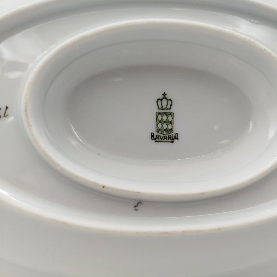 Соусник вытянутой формы, украшенный цветочным декором, фарфор, деколь, золочение, Bavaria Porzellan, Германия, 1950-1980 гг.