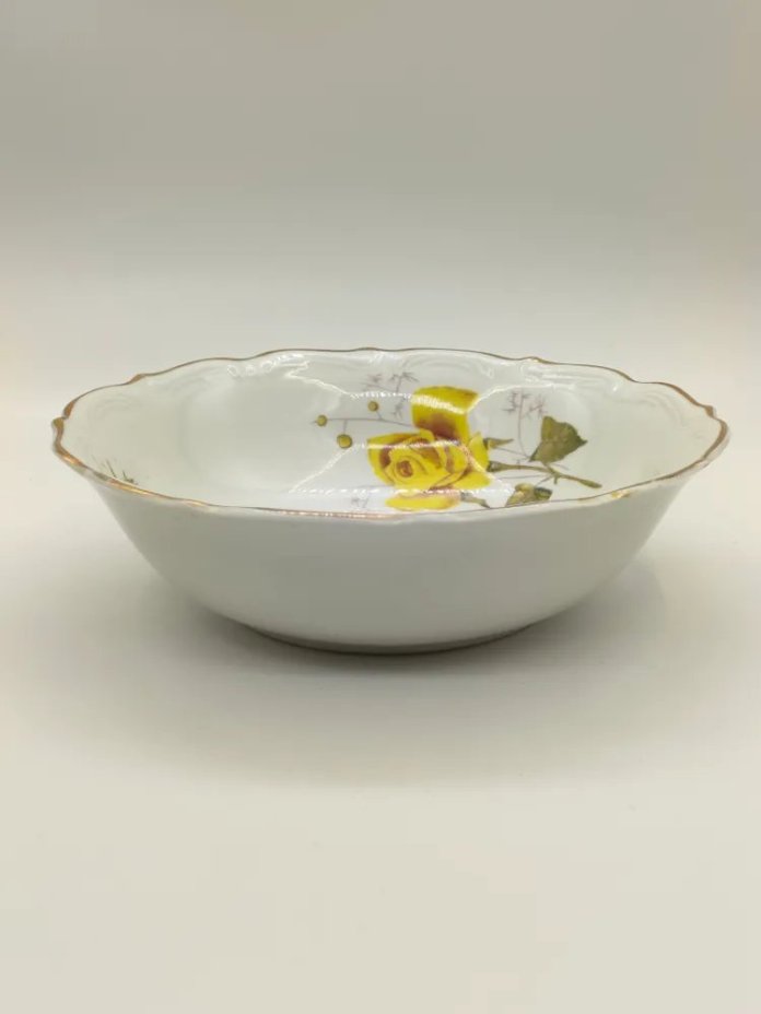 Салатник с декором в виде желтой розы, фарфор, деколь, золочение, Tielsch Walbrzych, Польша, 1952-1990 гг.
