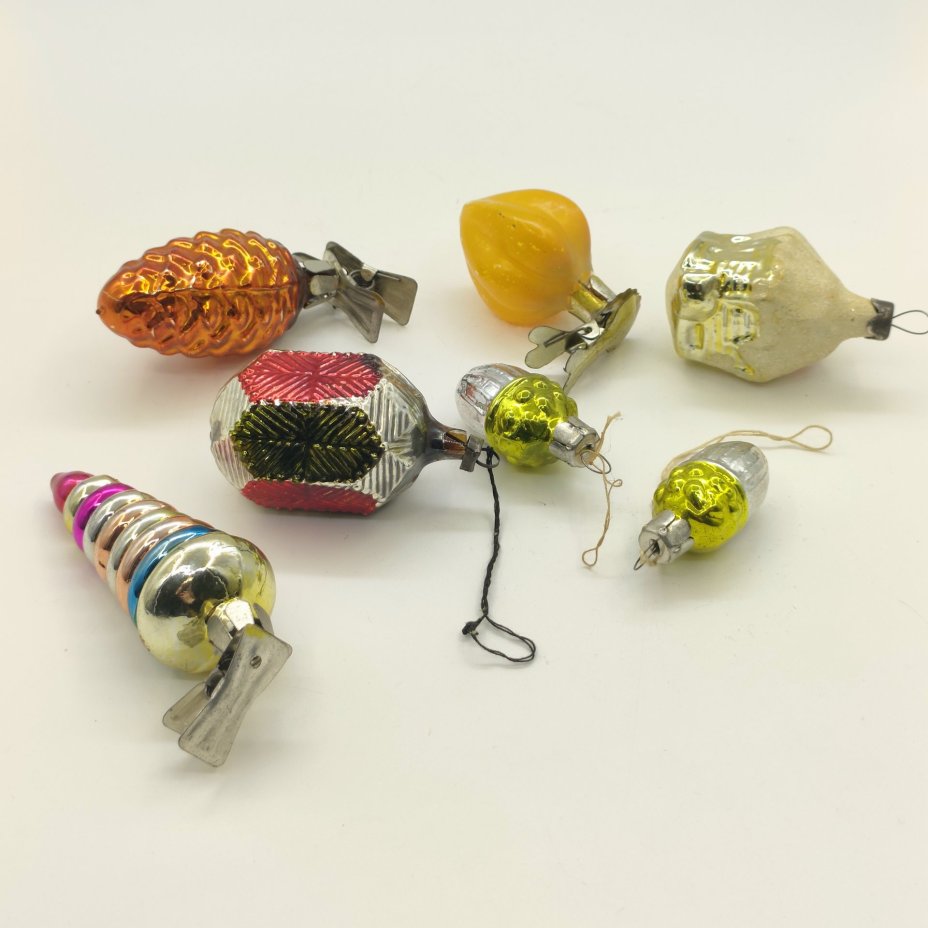 Набор ёлочных игрушек различных форм и расцветок (7 шт.)