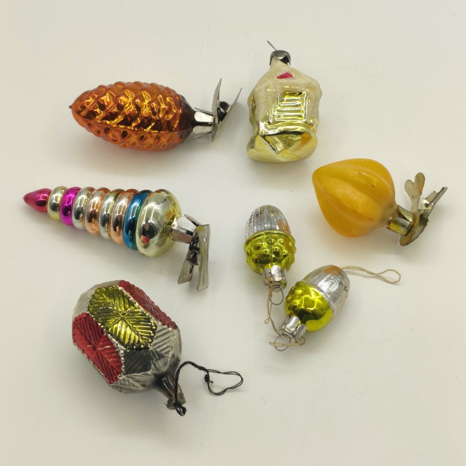 Набор ёлочных игрушек различных форм и расцветок (7 шт.)