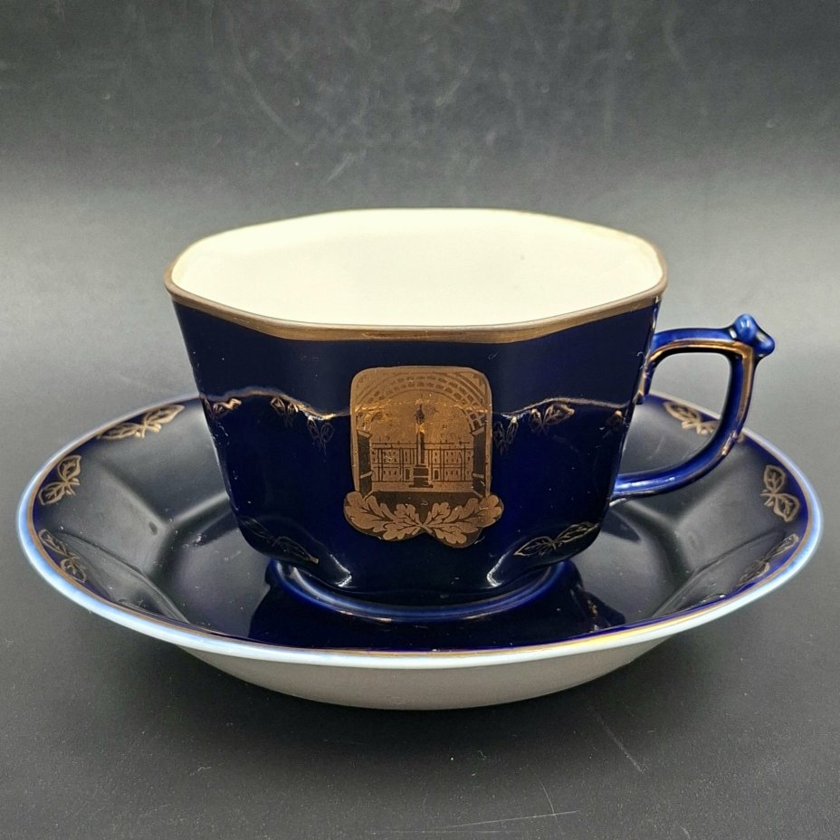 Пара чайная "Ленинград" редкой восьмигранной формы, фарфор, крытье кобальтом, золочение, Ленинградский фарфоровый завод (ЛФЗ), СССР, 1970-1990 гг.
