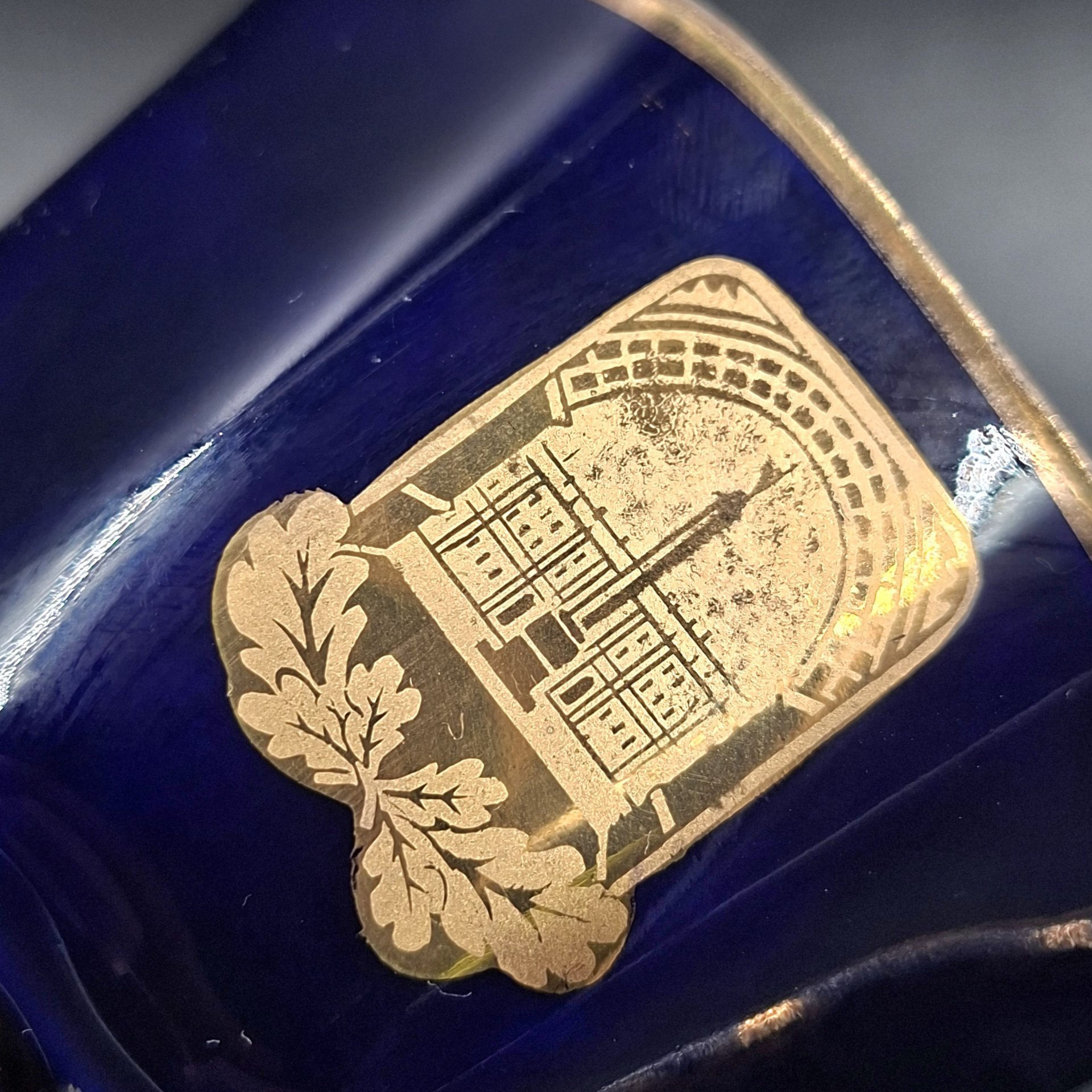 Пара чайная "Ленинград" редкой восьмигранной формы, фарфор, крытье кобальтом, золочение, Ленинградский фарфоровый завод (ЛФЗ), СССР, 1970-1990 гг.