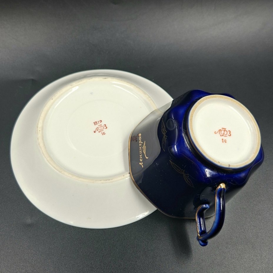 Пара чайная "Ленинград" редкой восьмигранной формы, фарфор, крытье кобальтом, золочение, Ленинградский фарфоровый завод (ЛФЗ), СССР, 1970-1990 гг.