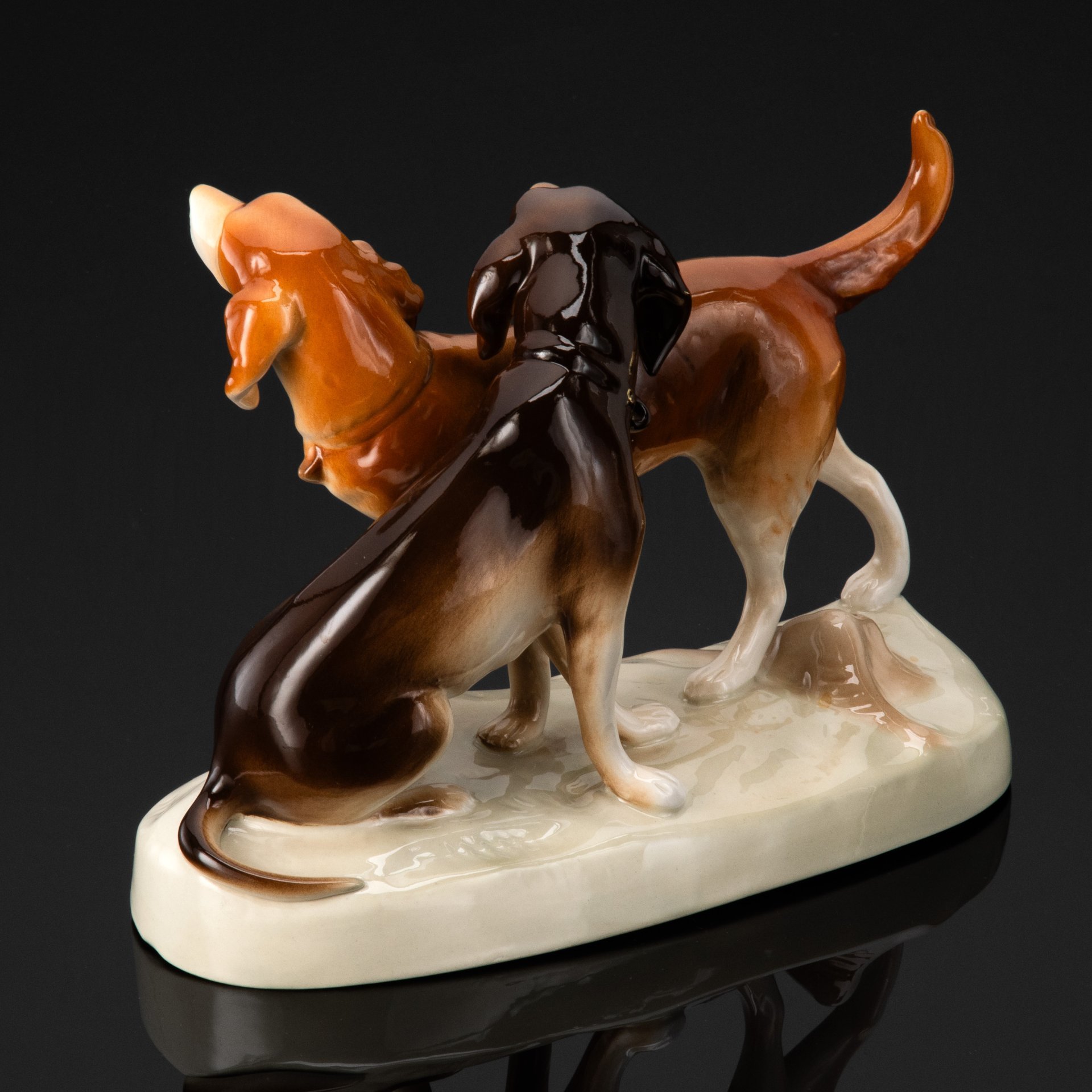 Статуэтка "Охотничьи собаки", фарфор, аэрография, Royal Dux, Чехословакия, 1970-1995 гг.