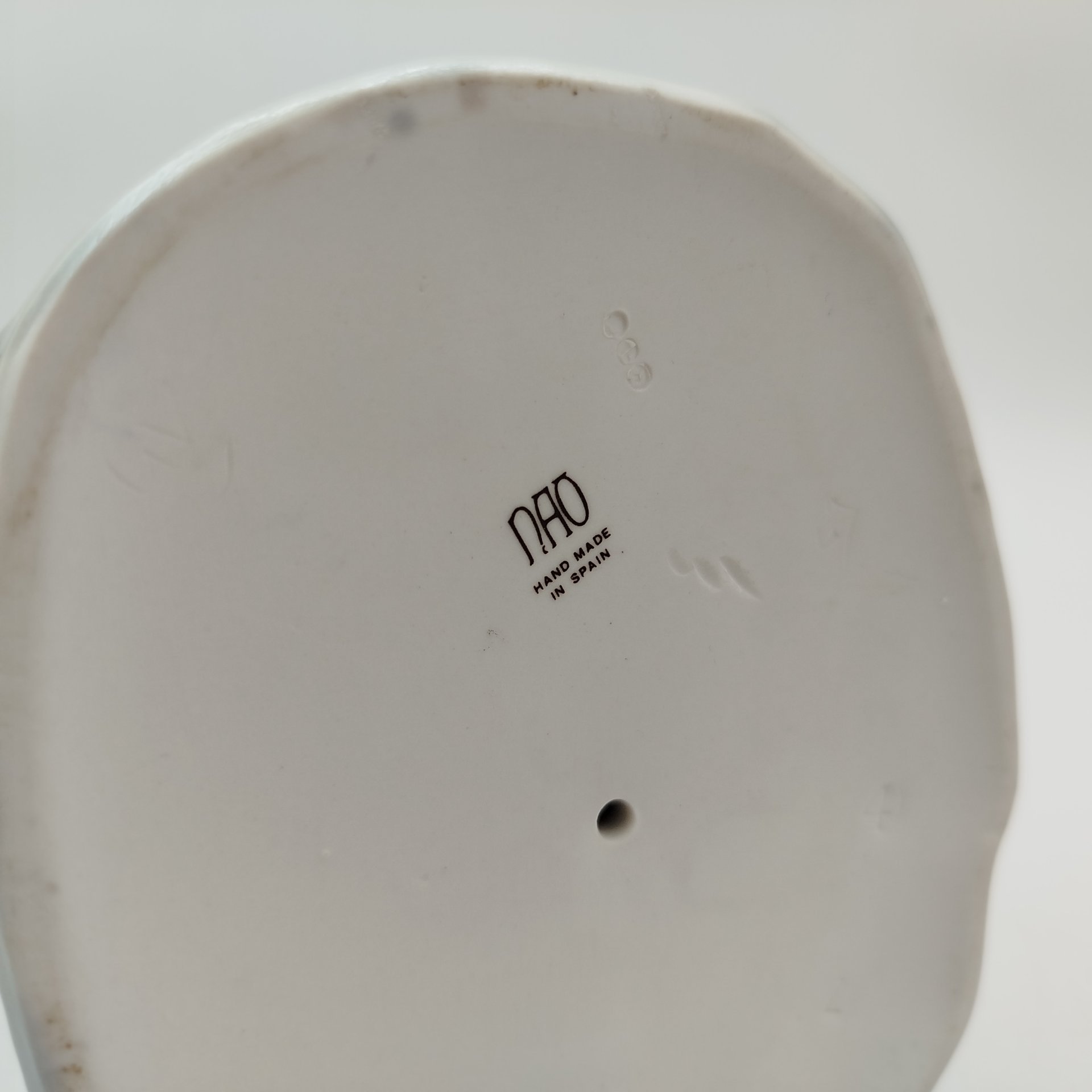 Статуэтка "Девушка у фонтана", скульптор Vicente Martinez, фарфор, роспись, NAO Porcelain, Испания, 1970-1979 гг., NAO Porcelain
