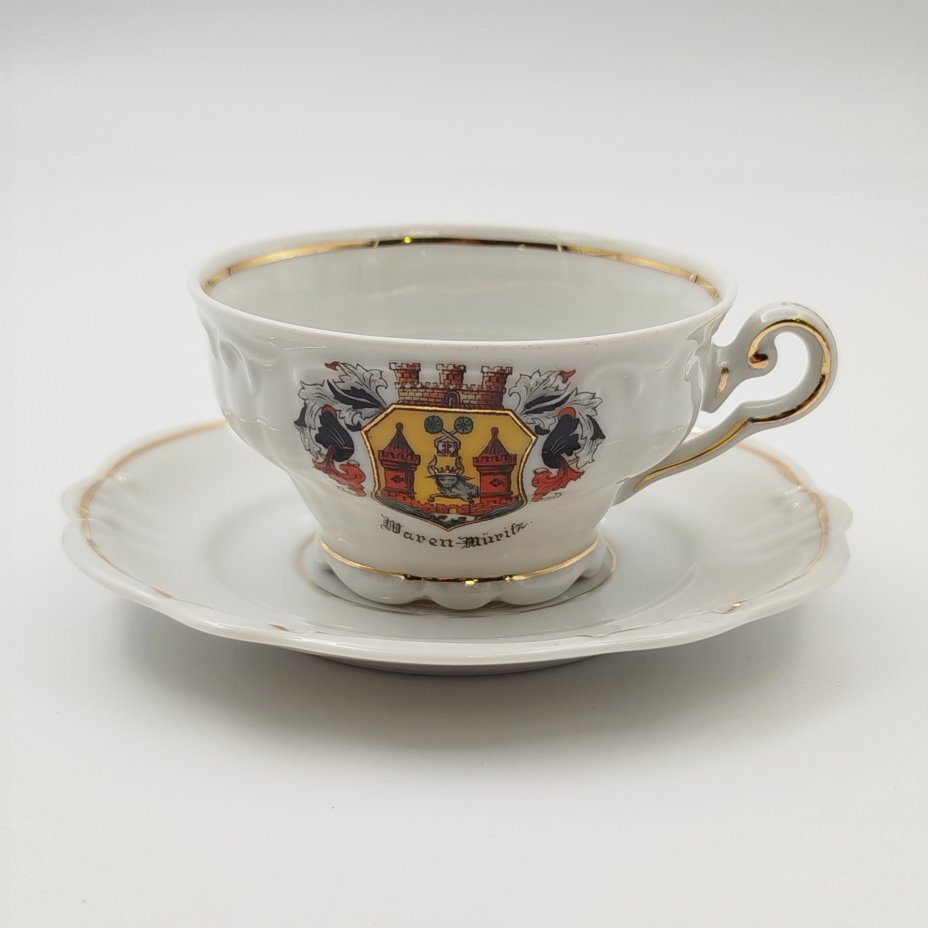 Кофейная пара сувенирная "Maren-Müritz", украшенная гербом города Варен, фарфор, деколь, золочение, Германия, 1970-1990 гг.