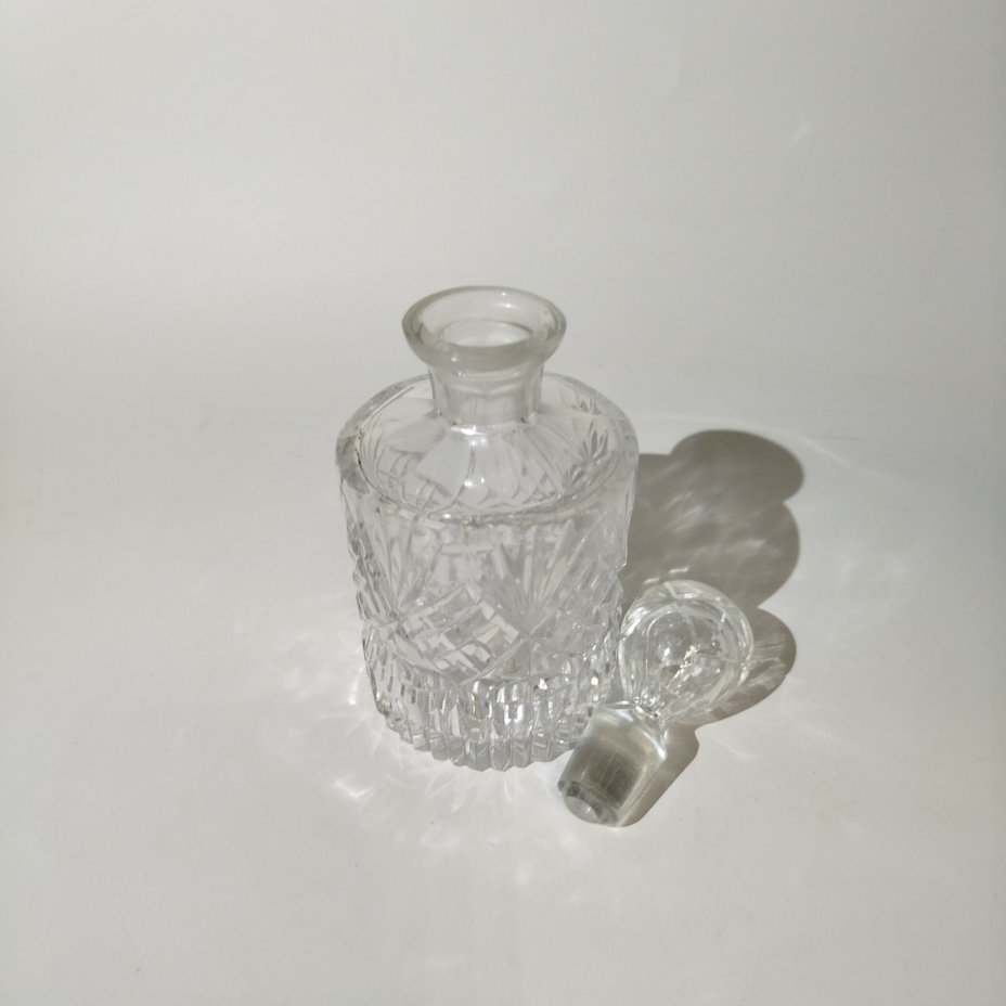 Флакон парфюмерный с пробкой и рельефным декором, хрусталь, Чехия, 1980-2000 гг.