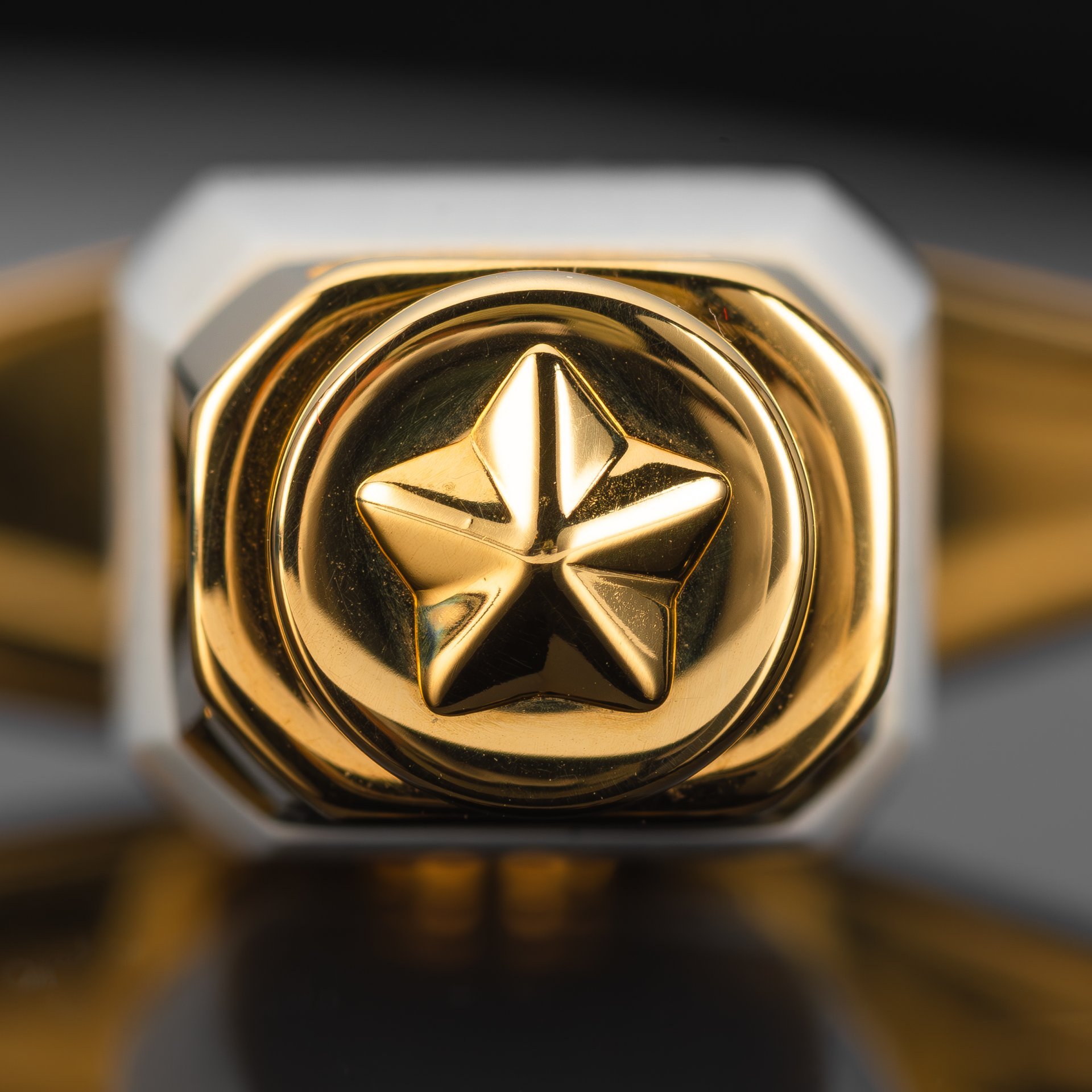 Кортик офицерский "ВВС", сталь, латунь, дерево, черная кожа, неолейкорит, золочение; в деревянном подарочном коробе с бархатным ложементом, Российская Федерация, 2024 г.