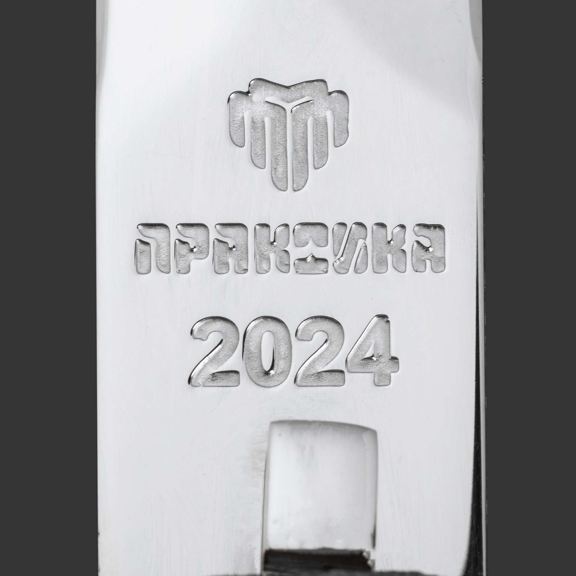 Кортик офицерский "ВВС", сталь, латунь, дерево, черная кожа, неолейкорит, золочение; в деревянном подарочном коробе с бархатным ложементом, Российская Федерация, 2024 г.