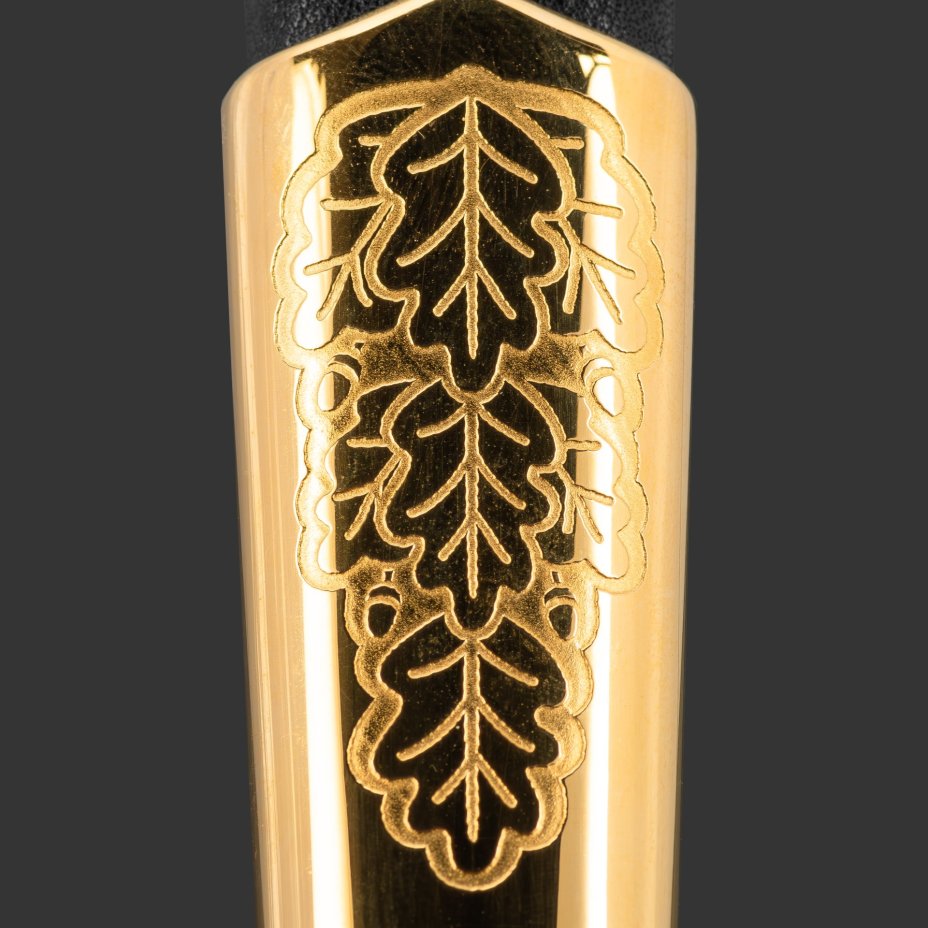 Кортик офицерский "ВВС", сталь, латунь, дерево, черная кожа, неолейкорит, золочение; в деревянном подарочном коробе с бархатным ложементом, Российская Федерация, 2024 г.