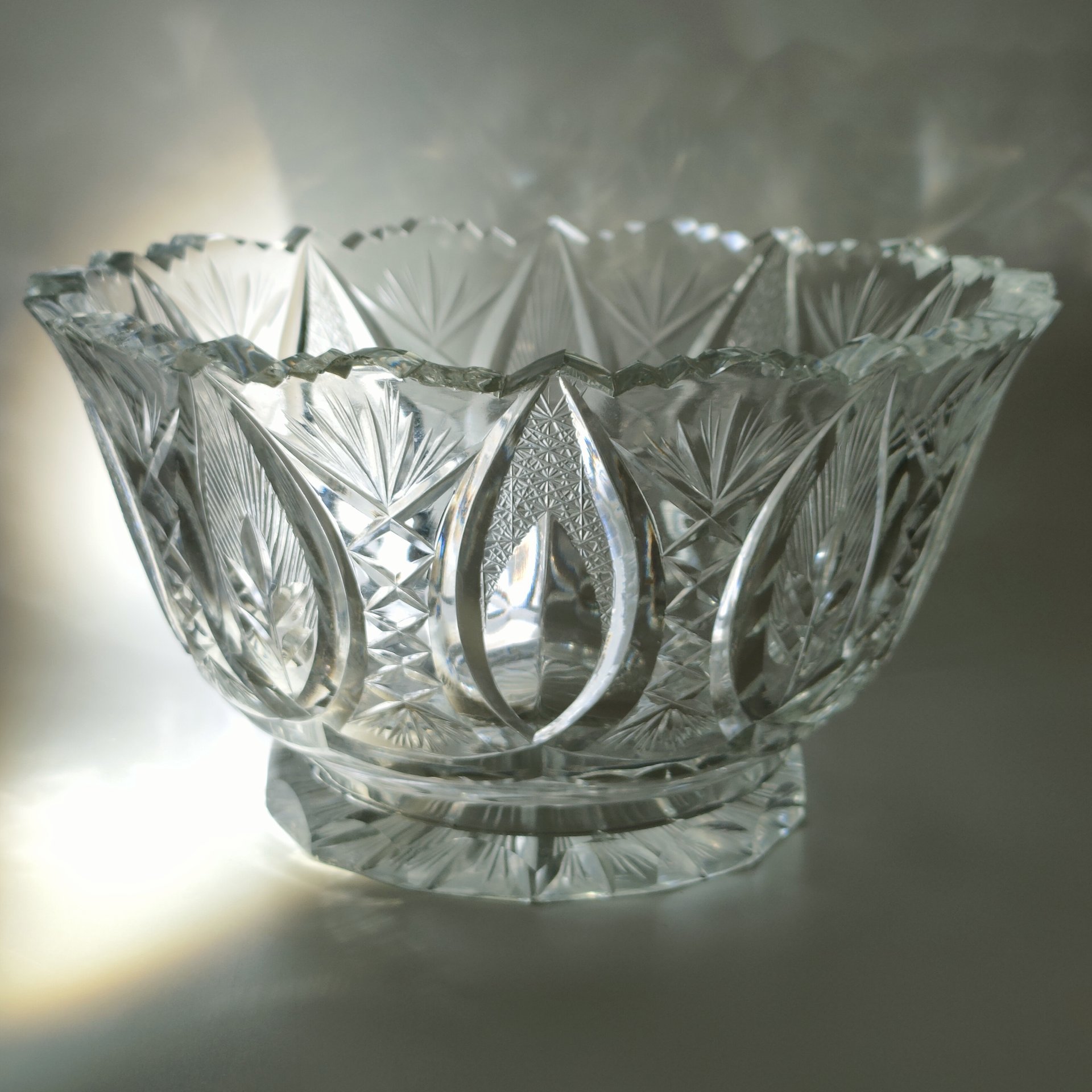 Ваза (фруктовница) с геометрическим декором, хрусталь, алмазная грань, СССР, 1970-1990 гг.