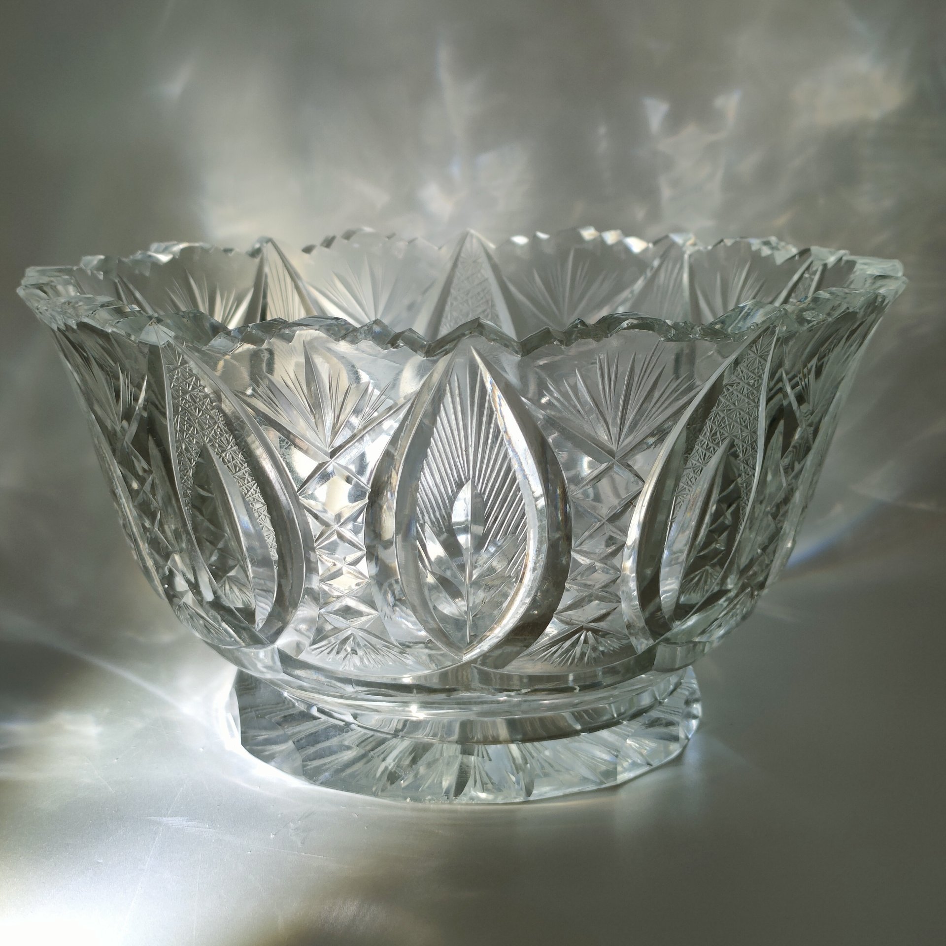 Ваза (фруктовница) с геометрическим декором, хрусталь, алмазная грань, СССР, 1970-1990 гг.