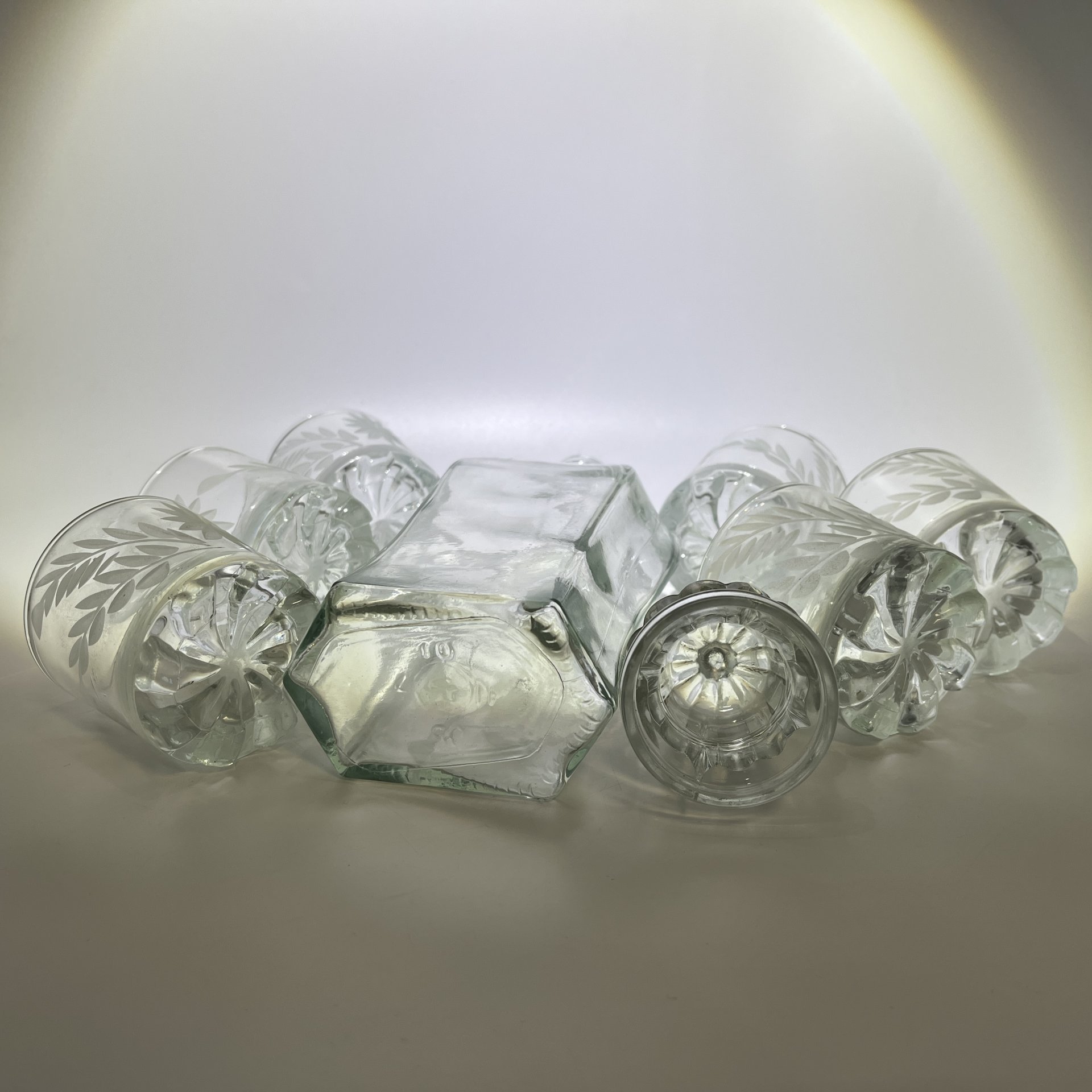 Набор для крепких напитков (штоф и 6 стопок), стекло, резьба, Россия, 1980-2000 гг.